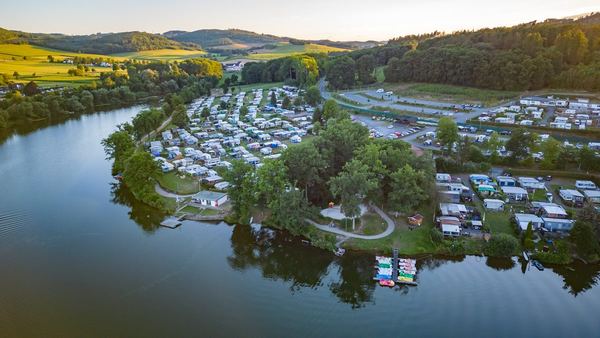 Drohnen-Luftaufnahme: Resortgelände im Sauerland – freiwerk