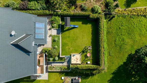 Drohnen-Luftaufnahme: Fassade und Gerüst im Sauerland – freiwerk