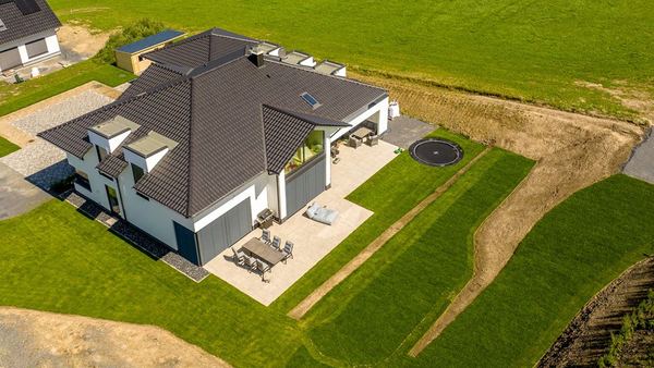 Drohnen-Luftaufnahme: Außenanlage im Sauerland – freiwerk