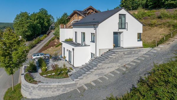 Drohnen-Luftaufnahme: Bauprojekt im Sauerland – freiwerk