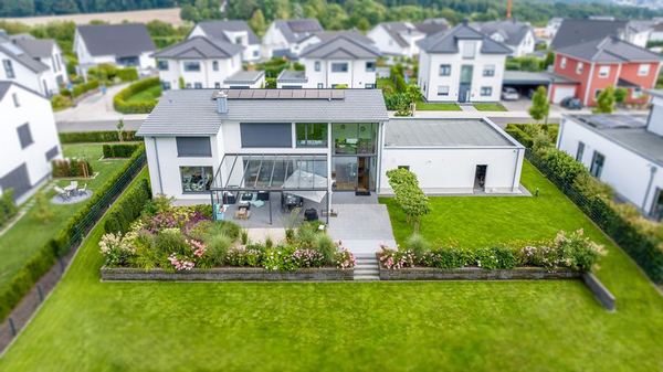 Drohnen-Luftaufnahme: Dachfläche im Sauerland – freiwerk