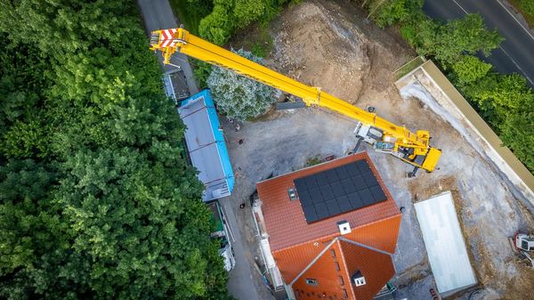 Drohnen-Luftaufnahme: Dachfläche im Sauerland – freiwerk