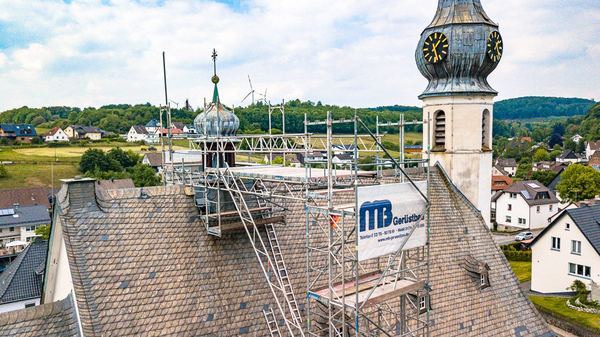 Drohnen-Luftaufnahme: Baustelle von oben im Sauerland – freiwerk