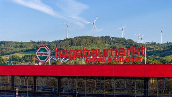 Drohnen-Luftaufnahme: Gebäude von oben im Sauerland – freiwerk