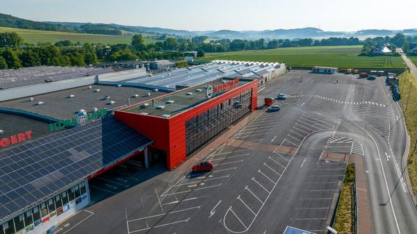 Drohnen-Luftaufnahme: Dach und Grundstück im Sauerland – freiwerk