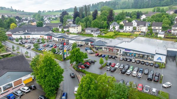 Drohnen-Luftaufnahme: Anwesen im Grünen im Sauerland – freiwerk