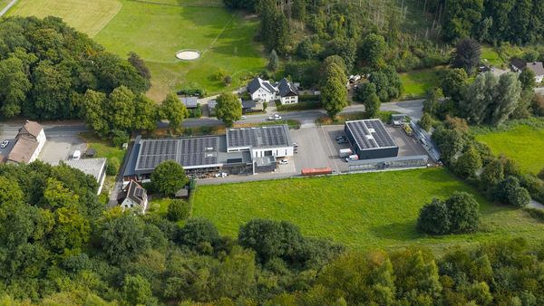 Drohnen-Luftaufnahme: Grundstück und Lage im Sauerland – freiwerk