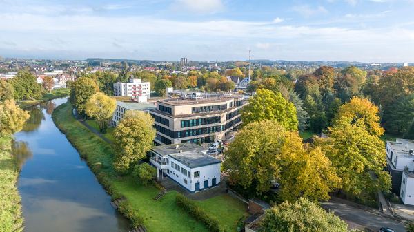 Drohnen-Luftaufnahme: Dach und Grundstück im Sauerland – freiwerk