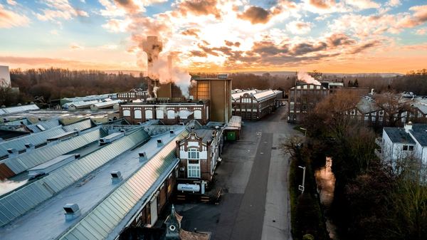 Drohnen-Luftaufnahme: Produktionsstandort im Sauerland – freiwerk