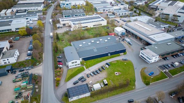 Drohnen-Luftaufnahme: Werksgelände im Sauerland – freiwerk