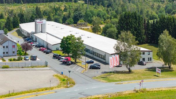 Drohnen-Luftaufnahme: Werksgelände im Sauerland – freiwerk