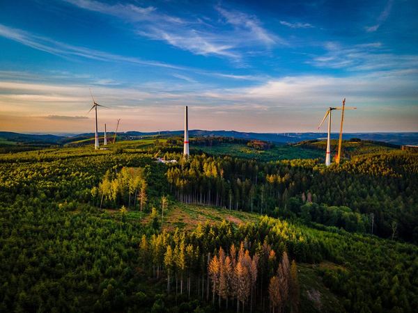 Drohnen-Luftaufnahme: Industrieanlage im Sauerland – freiwerk