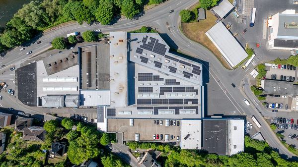 Drohnen-Luftaufnahme: Betriebsgelände im Sauerland – freiwerk