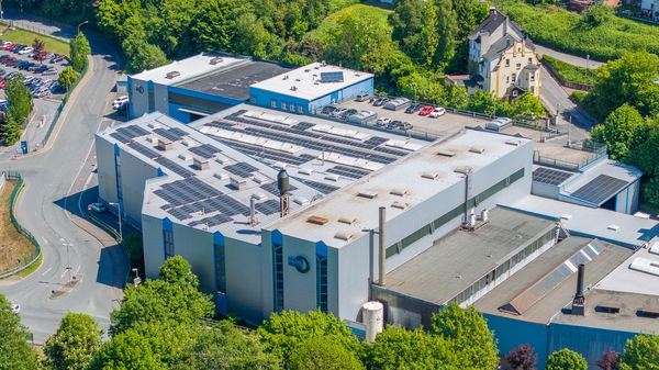 Drohnen-Luftaufnahme: Industrieanlage im Sauerland – freiwerk