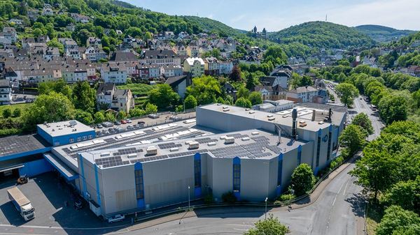 Drohnen-Luftaufnahme: Industrieanlage im Sauerland – freiwerk