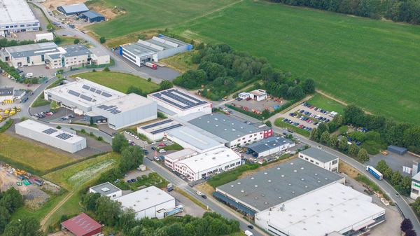 Drohnen-Luftaufnahme: Firmengelände im Sauerland – freiwerk