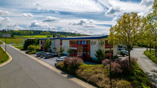 Drohnen-Luftaufnahme: Werksgelände im Sauerland – freiwerk