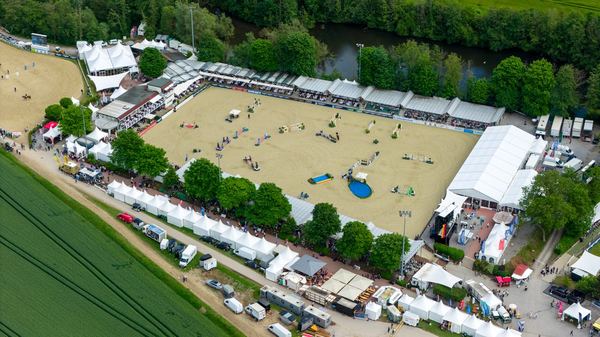 Drohnen-Luftaufnahme: Veranstaltungsgelände im Sauerland – freiwerk