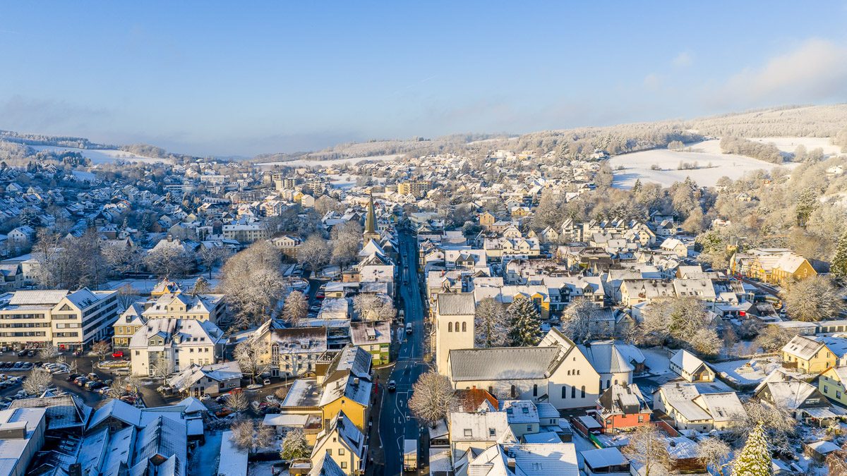 Drohnen-Luftaufnahme einer Landschaft im Sauerland – freiwerk
